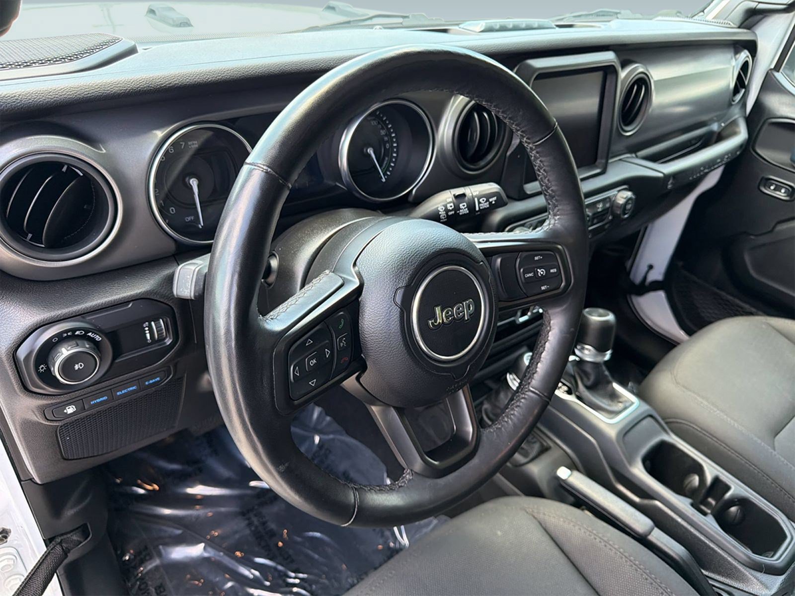 Used 2023 Jeep Wrangler Unlimited w/ Cold Weather Group AWD/4WD image 4