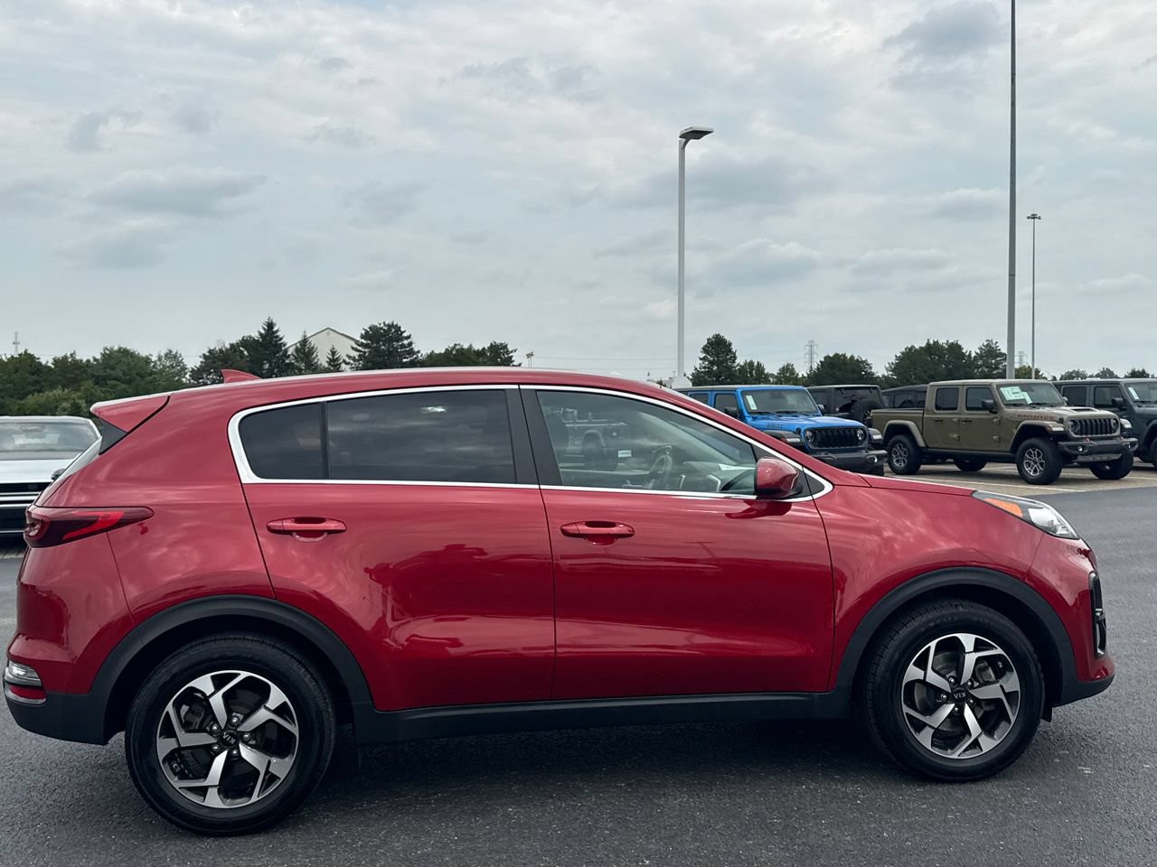 Used 2022 Kia Sportage LX FWD image 2
