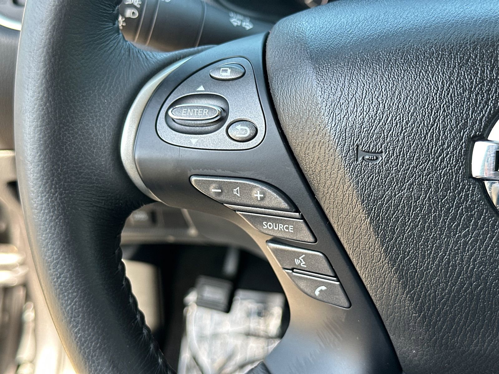 Used 2017 Nissan Pathfinder SV w/ SV Tech Package image 25