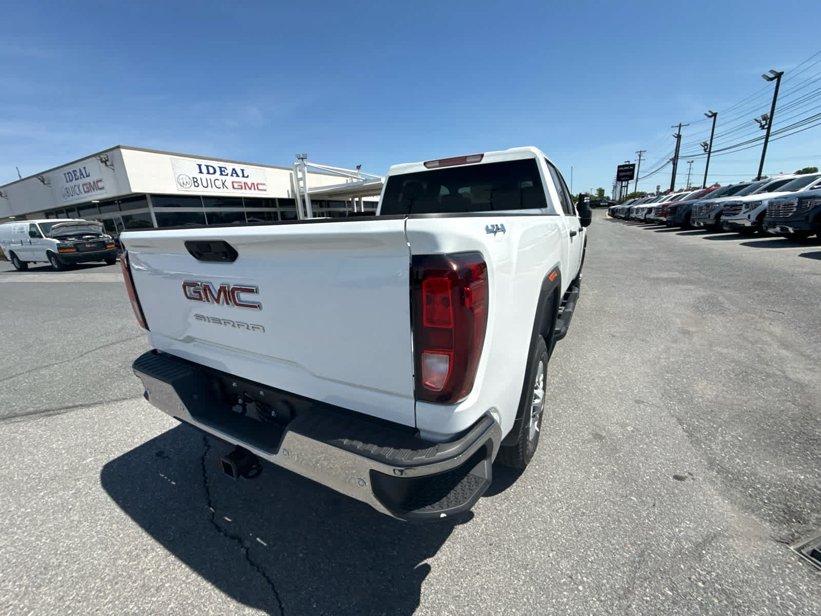 New 2026 GMC Sierra 2500 Pro w/ 1SA Pro Safety Plus Package AWD/4WD image 16