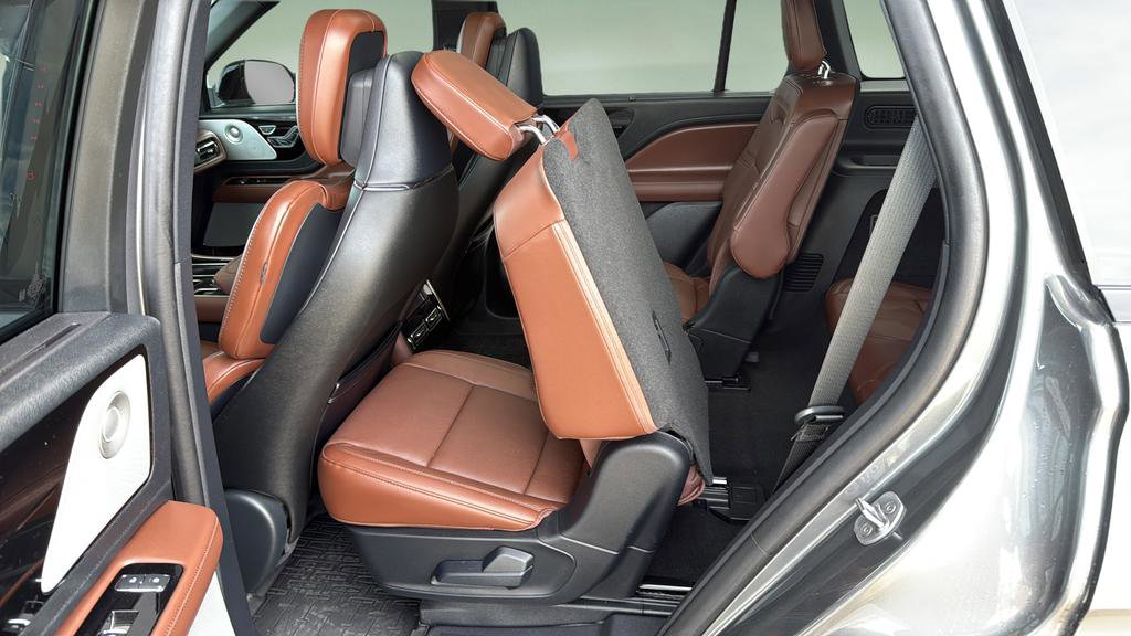 Used 2025 Lincoln Aviator Reserve w/ Equipment Group 201A image 28