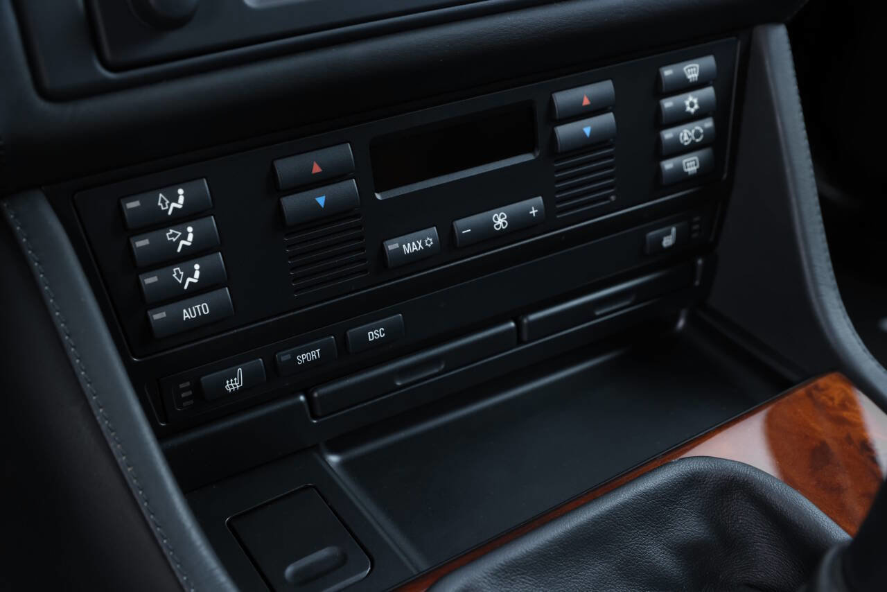 Used 2003 BMW M5 image 59