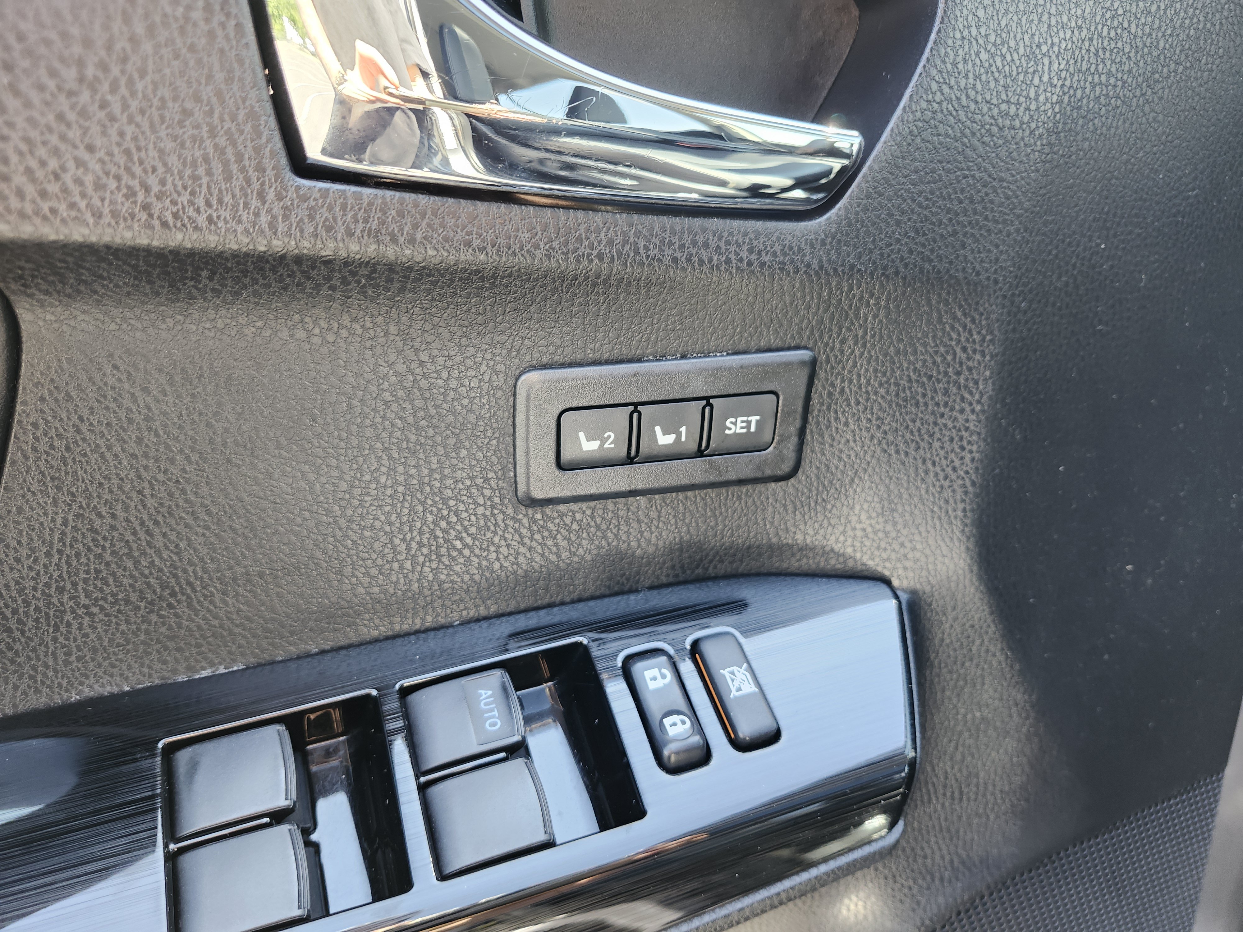 Used 2017 Toyota RAV4 Limited w/ Advanced Technology Package AWD/4WD image 27