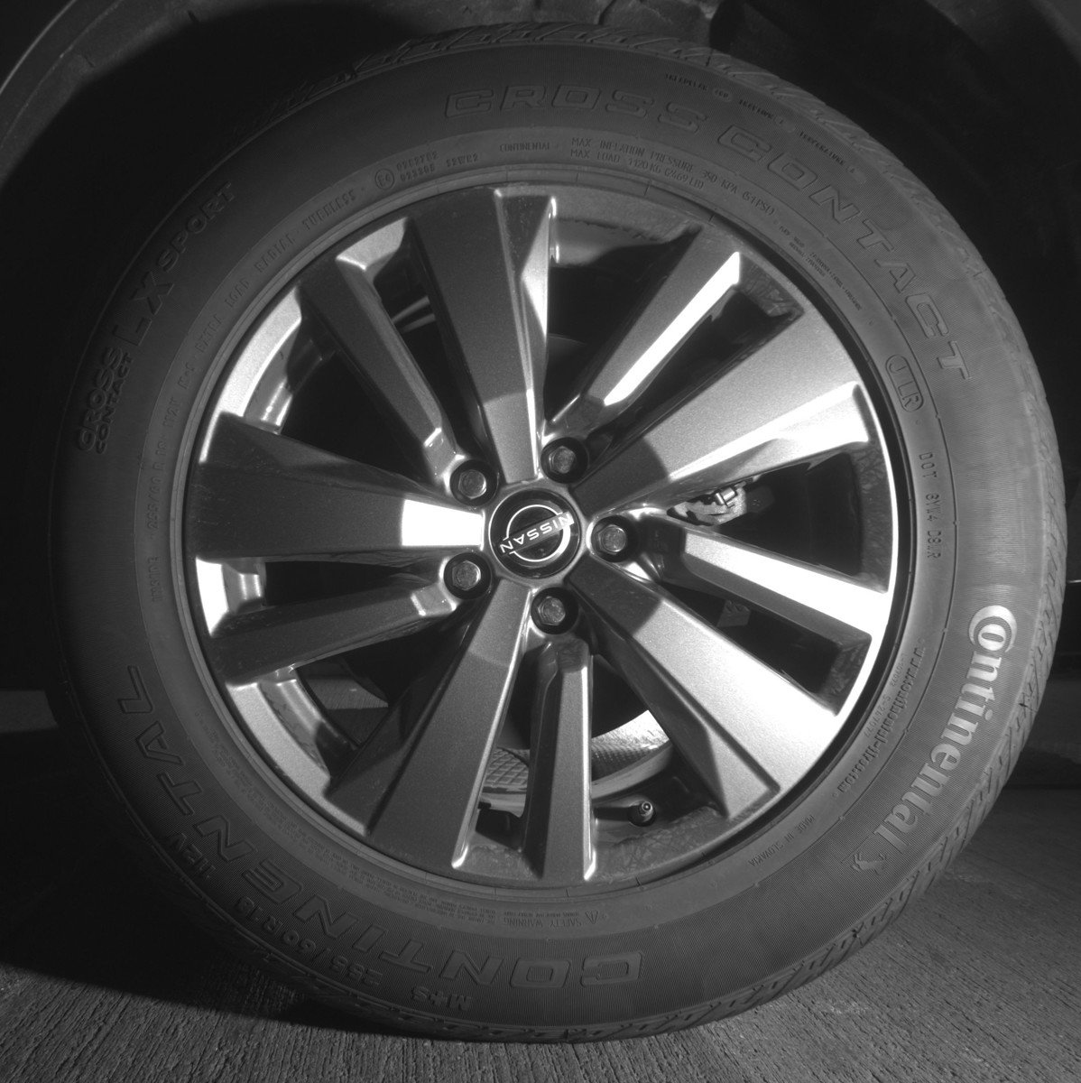 Used 2025 Nissan Pathfinder SV image 14