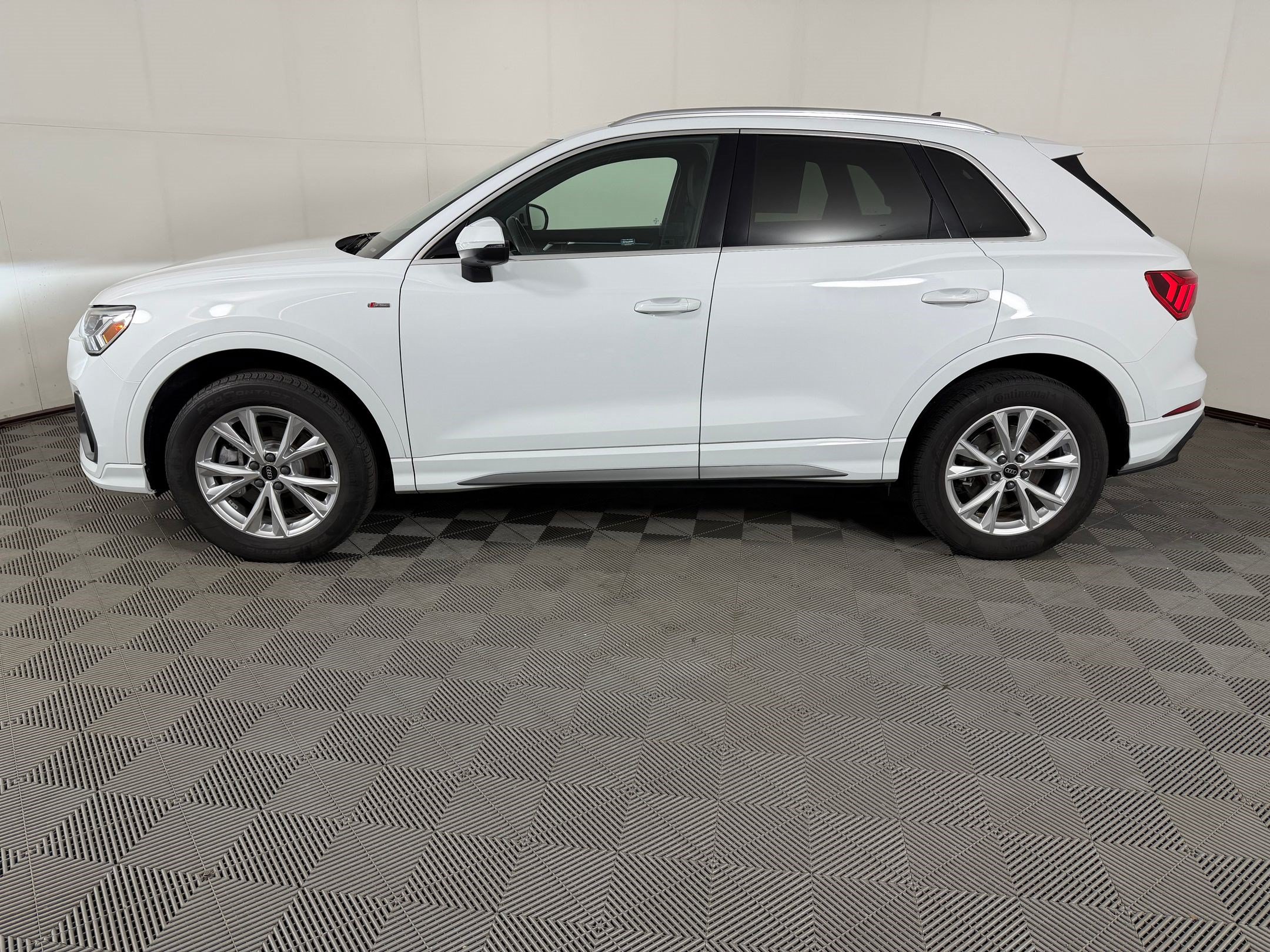 Certified 2023 Audi Q3 2.0T Premium Plus w/ Premium Plus Package AWD/4WD image 2