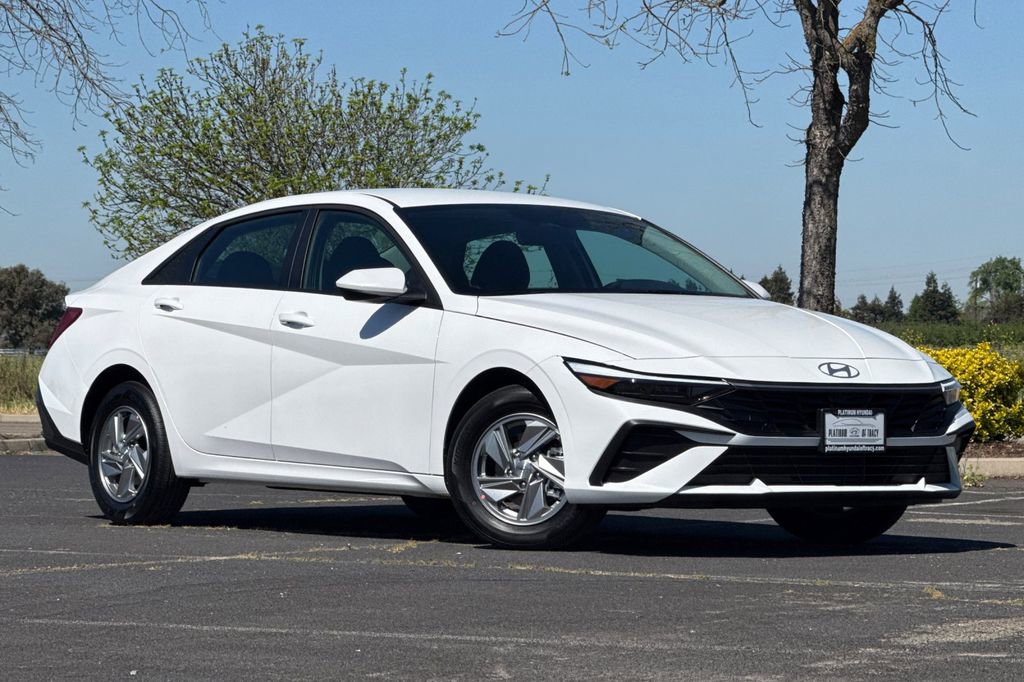 New 2026 Hyundai Elantra SE image 2