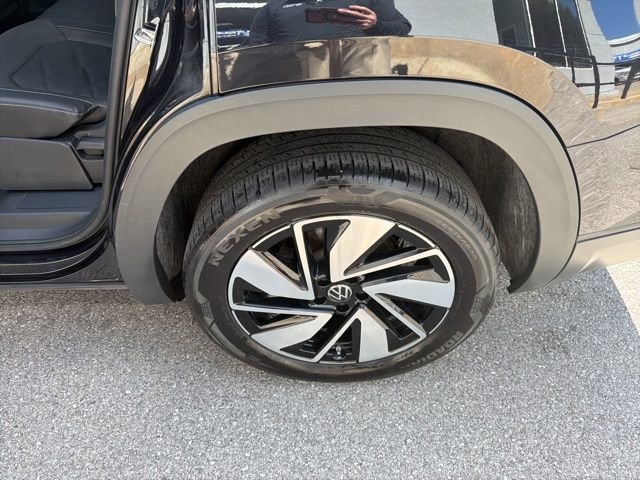 Used 2025 Volkswagen Atlas SE AWD/4WD image 11