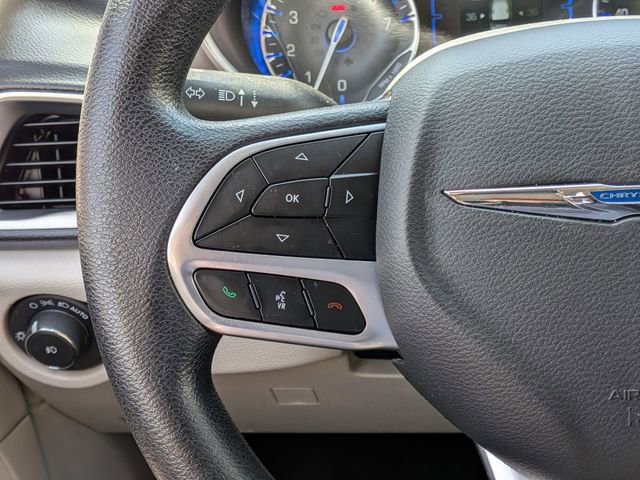 Used 2020 Chrysler Pacifica Touring FWD image 15