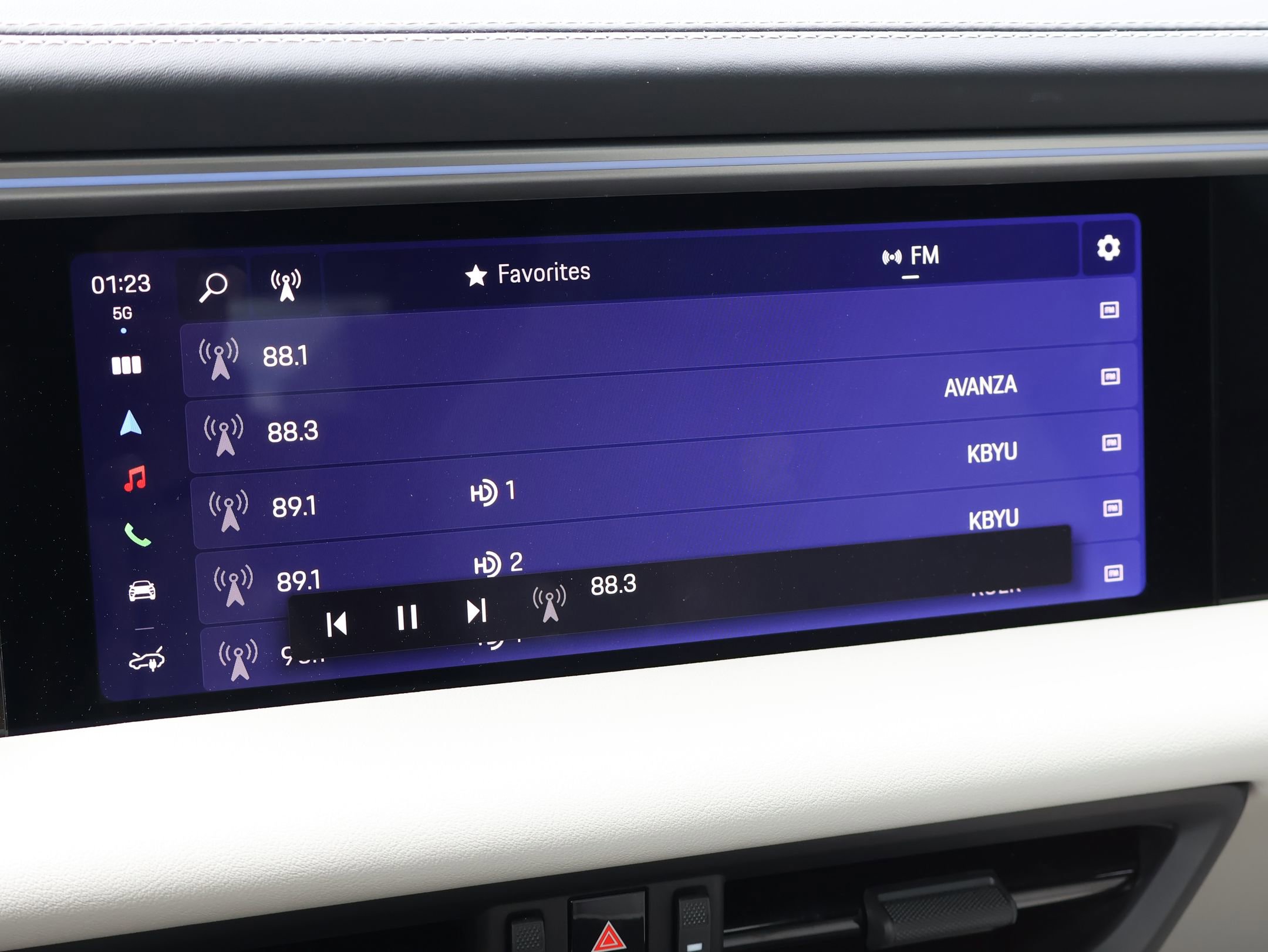 Certified 2025 Porsche Macan 4 Electric AWD/4WD image 19