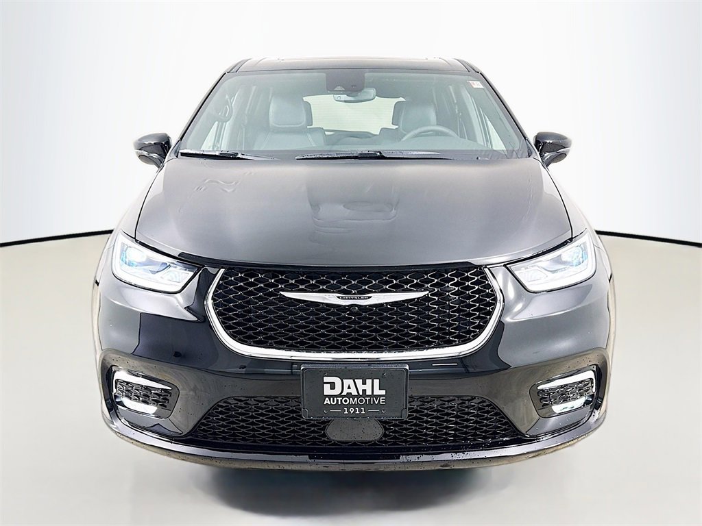 New 2026 Chrysler Pacifica Select image 2
