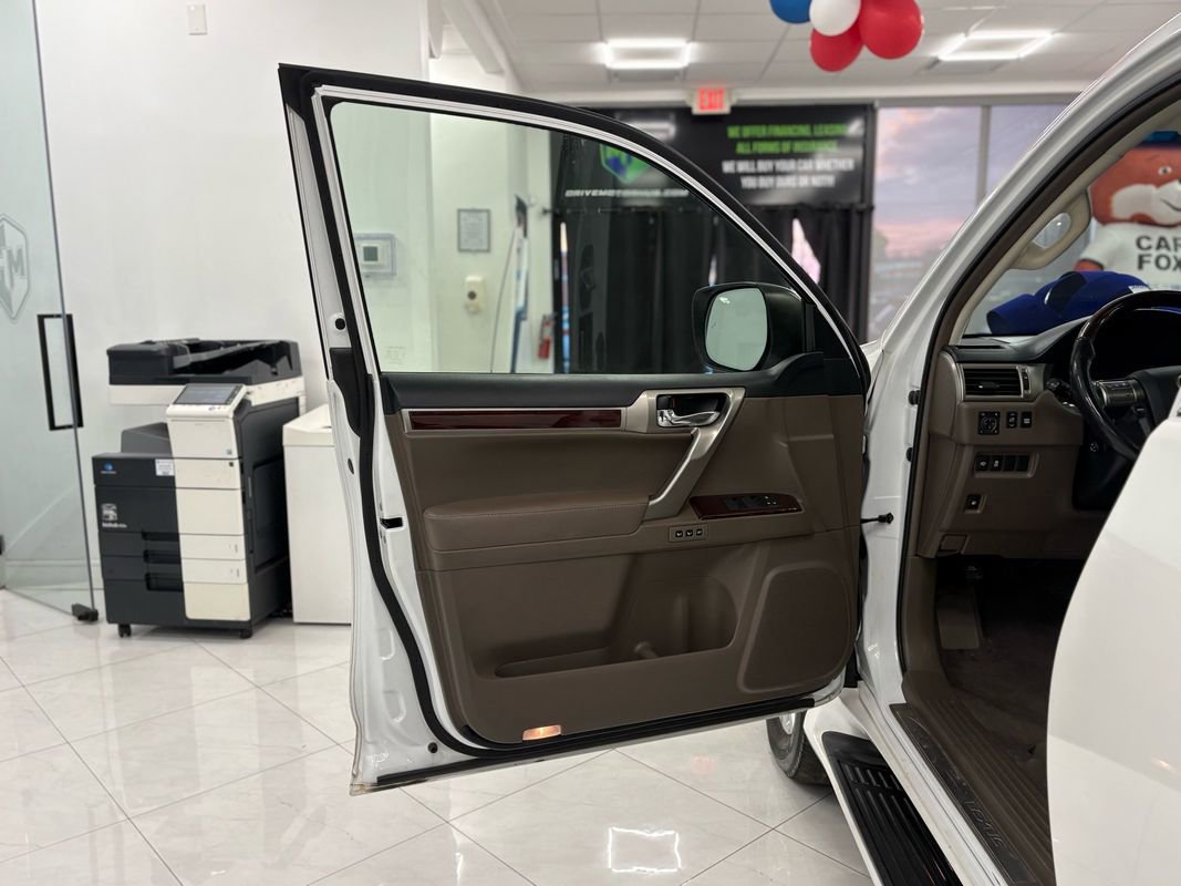 Used 2018 Lexus GX 460 Premium w/ Premium Package image 38