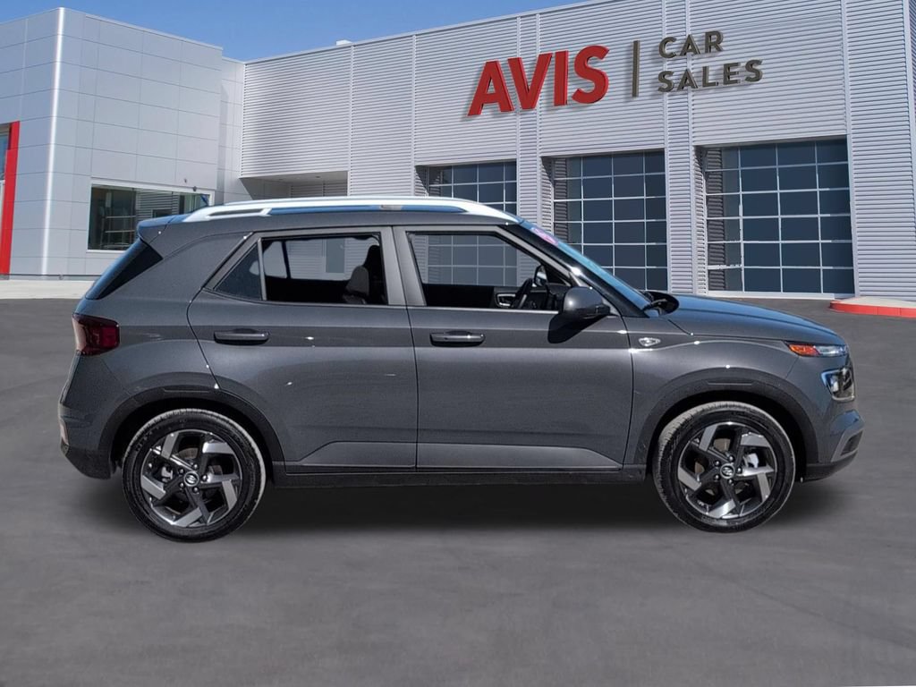 Used 2025 Hyundai Venue SEL FWD image 5