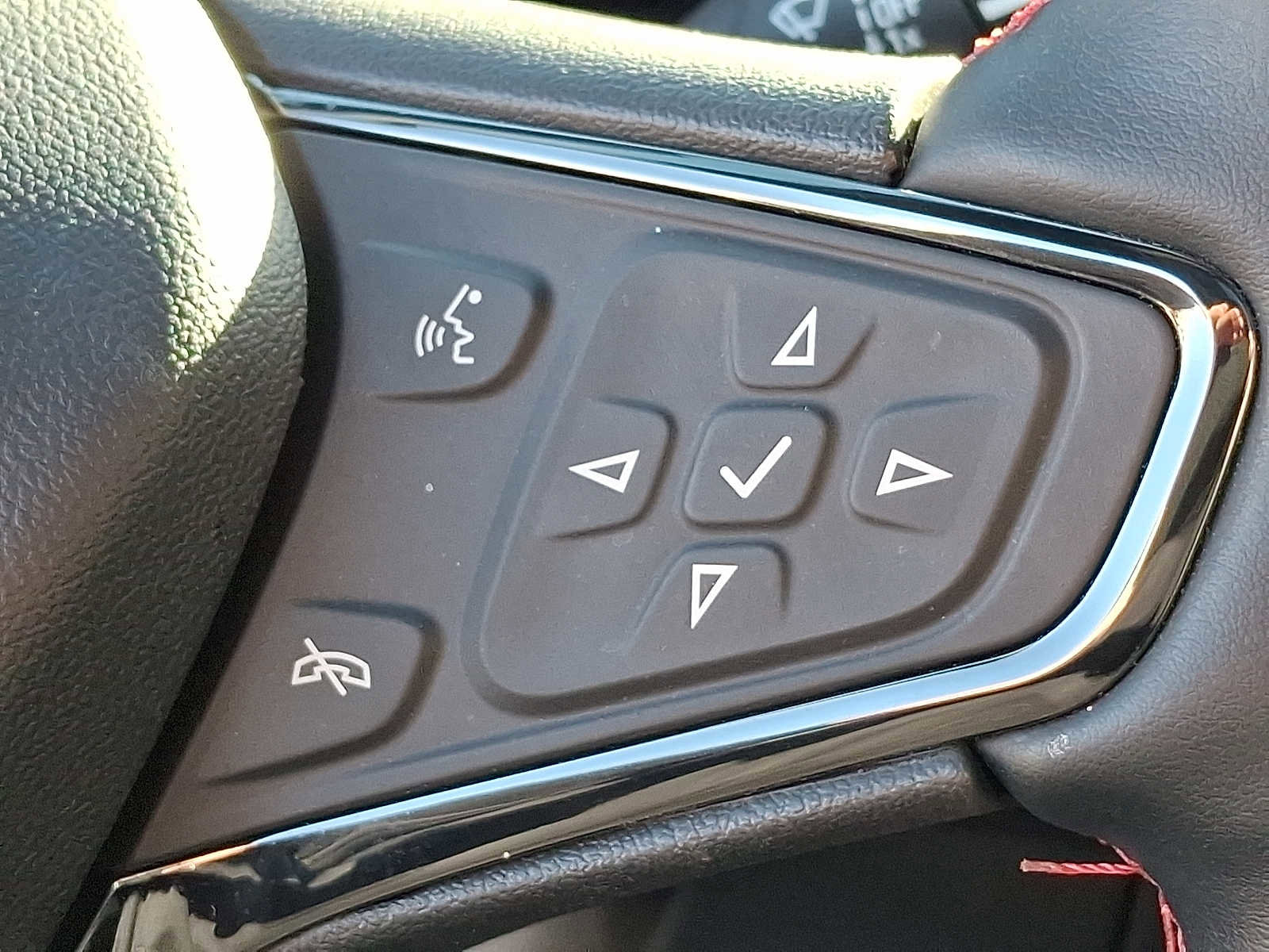 Used 2023 Chevrolet Equinox RS w/ RS Leather Package image 24