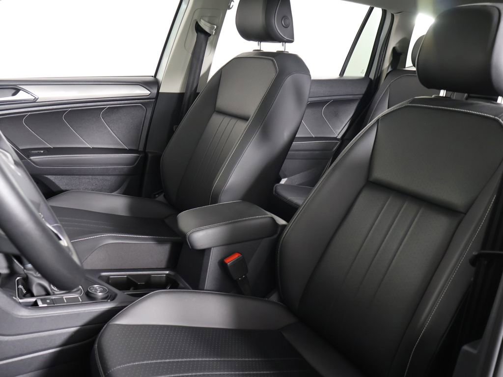 Used 2023 Volkswagen Tiguan SE image 29