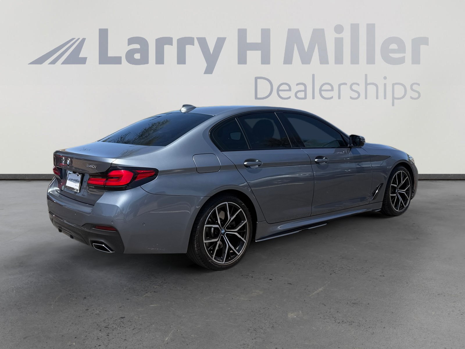 Used 2021 BMW 540i w/ M Sport Package RWD image 5