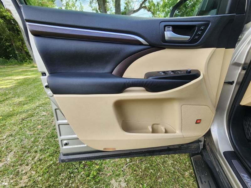 Used 2015 Toyota Highlander Limited Platinum image 19