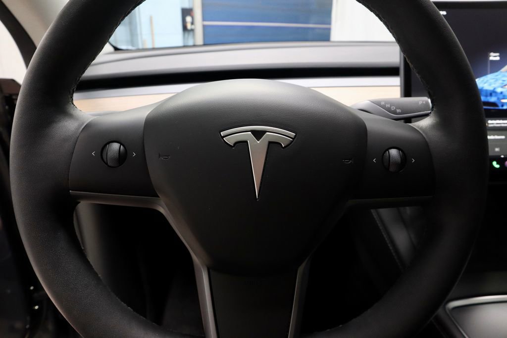 Used 2024 Tesla Model Y Long Range AWD/4WD image 32