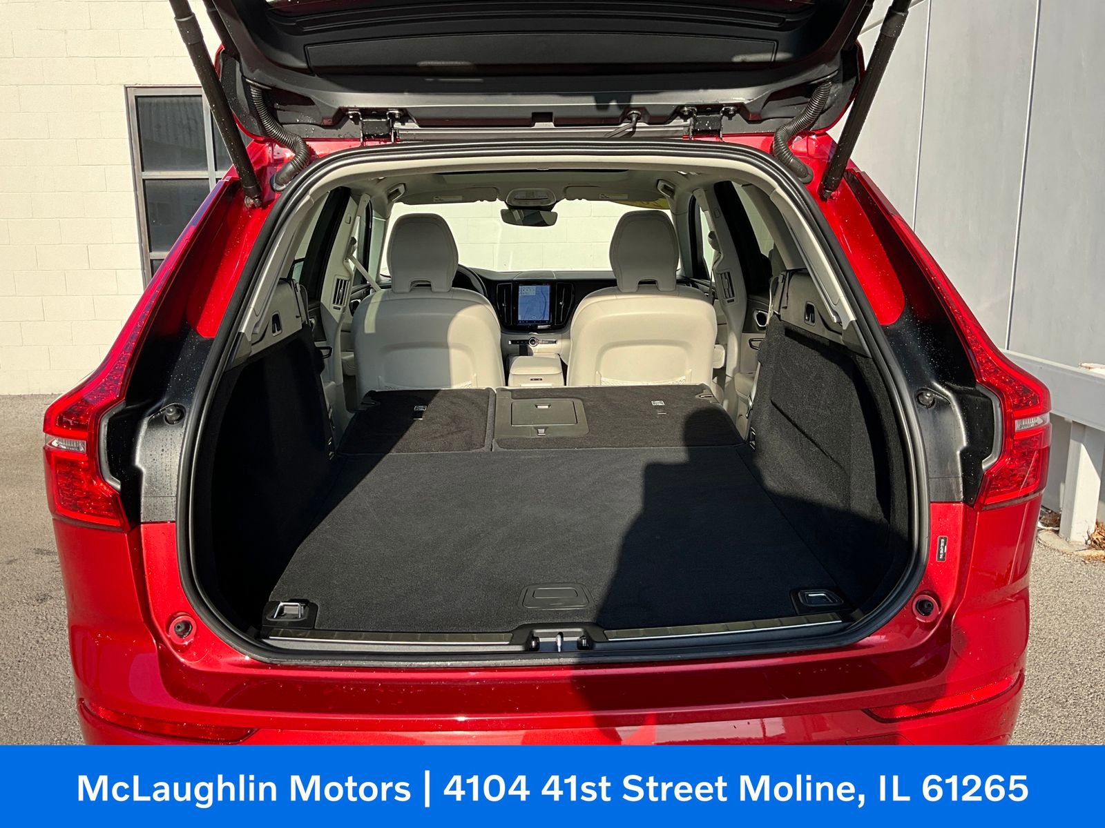 Certified 2023 Volvo XC60 B5 Plus AWD/4WD image 11