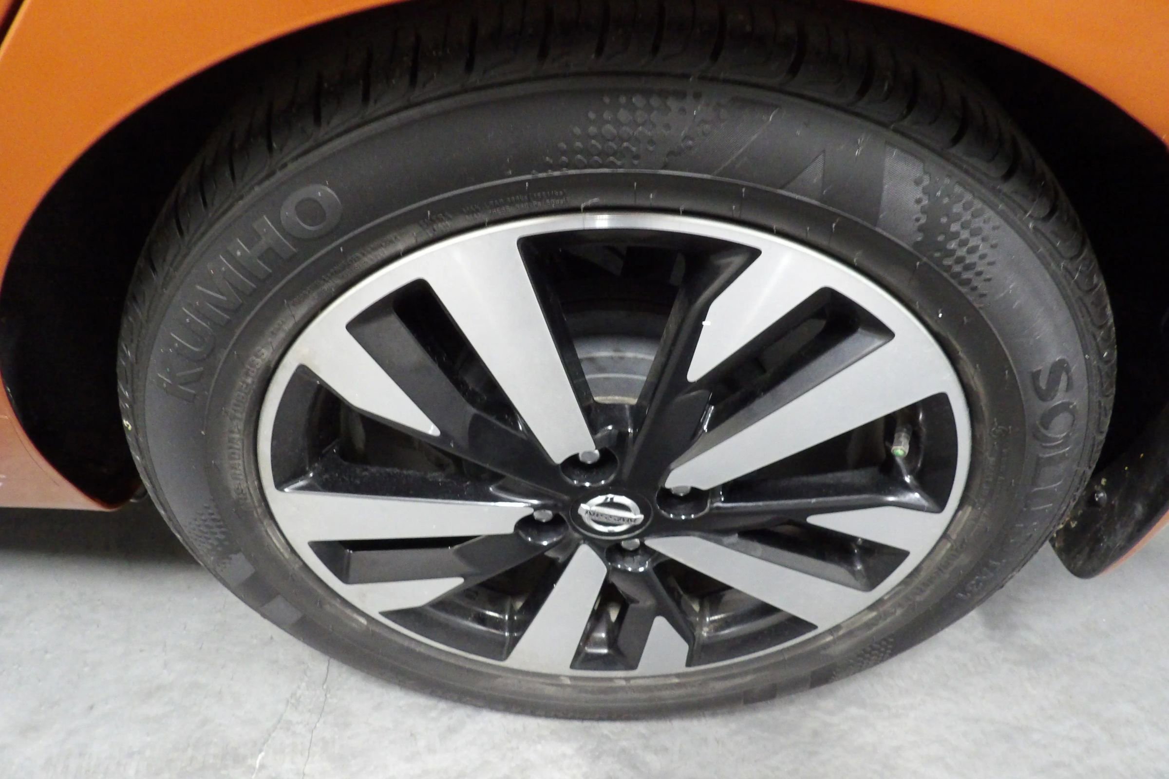 Used 2022 Nissan Versa SR FWD image 22