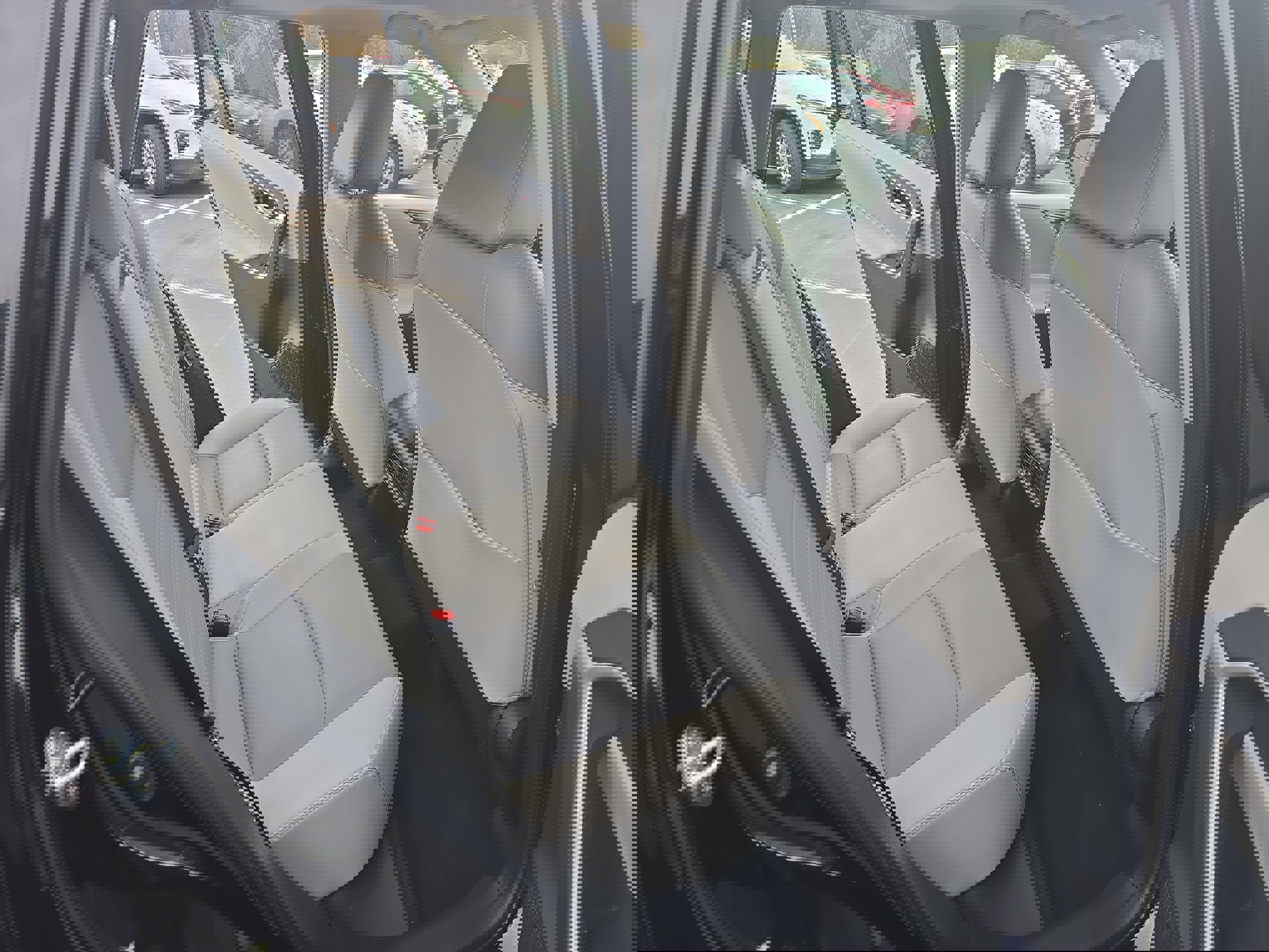 Used 2023 Toyota RAV4 XLE Premium image 11