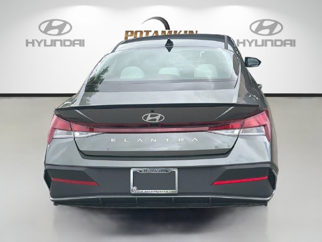 New 2026 Hyundai Elantra SEL Sport FWD image 6