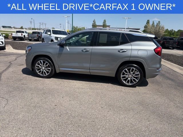 Used 2023 GMC Terrain Denali w/ Denali Premium Package AWD/4WD image 9