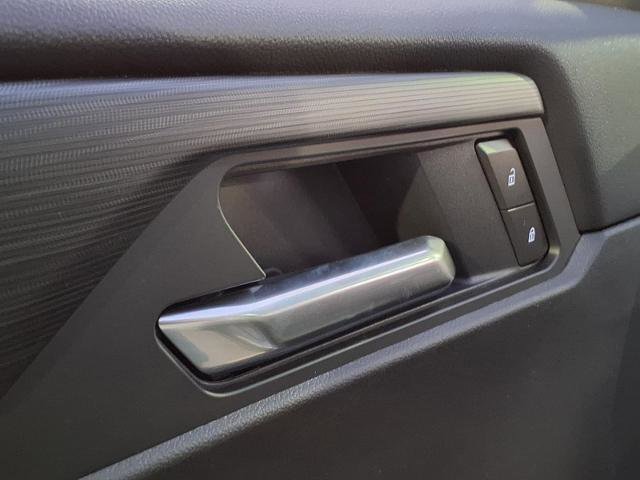 New 2026 GMC Acadia AT4 w/ Luxury Package AWD/4WD image 15