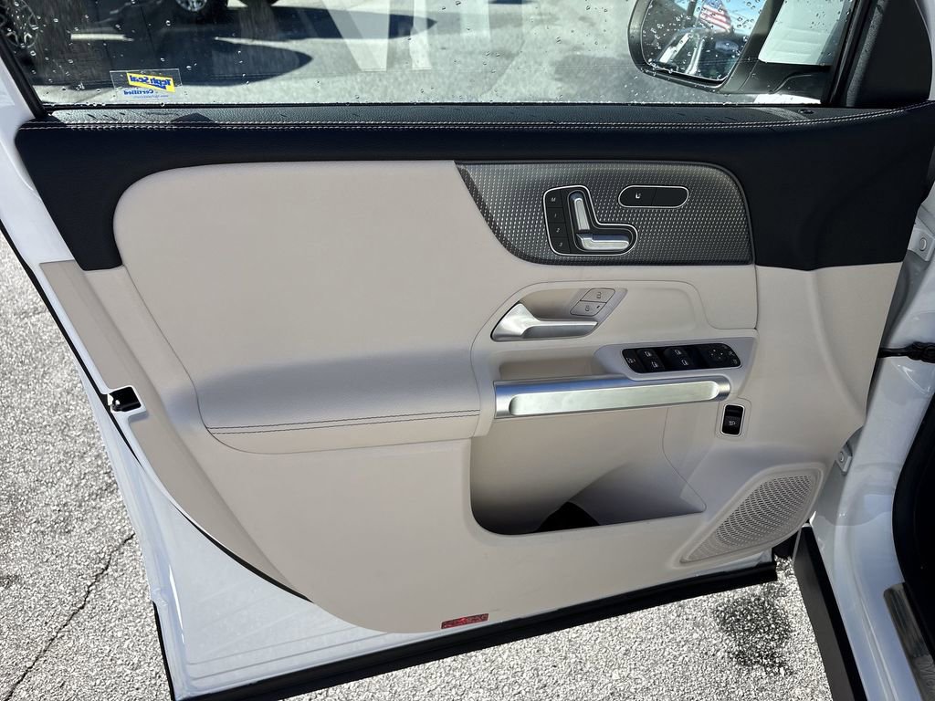 Used 2021 Mercedes-Benz GLB 250 w/ Premium Package image 23