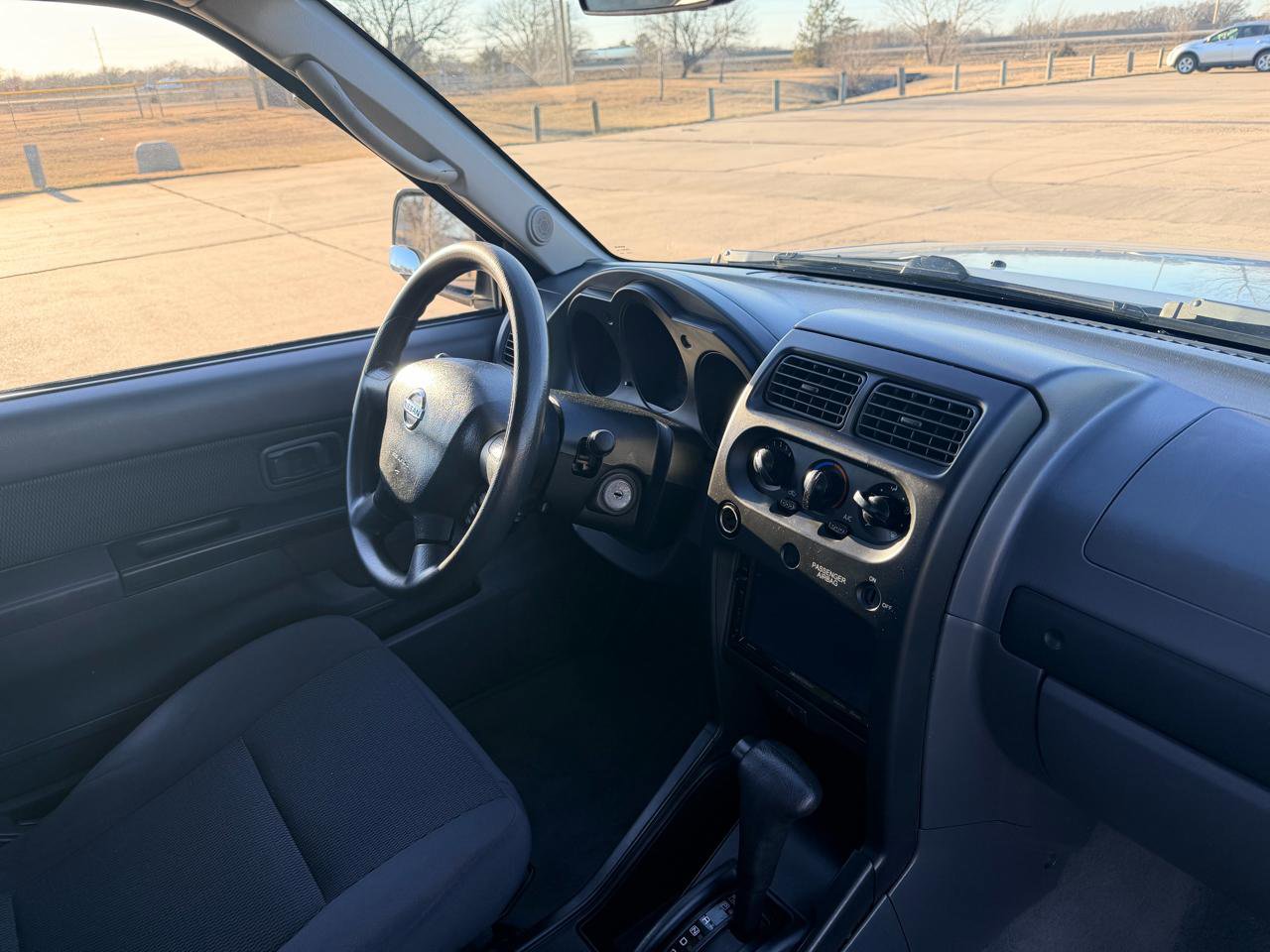 Used 2004 Nissan Frontier XE Desert Runner w/ (VTP) Value Truck Pkg RWD image 13