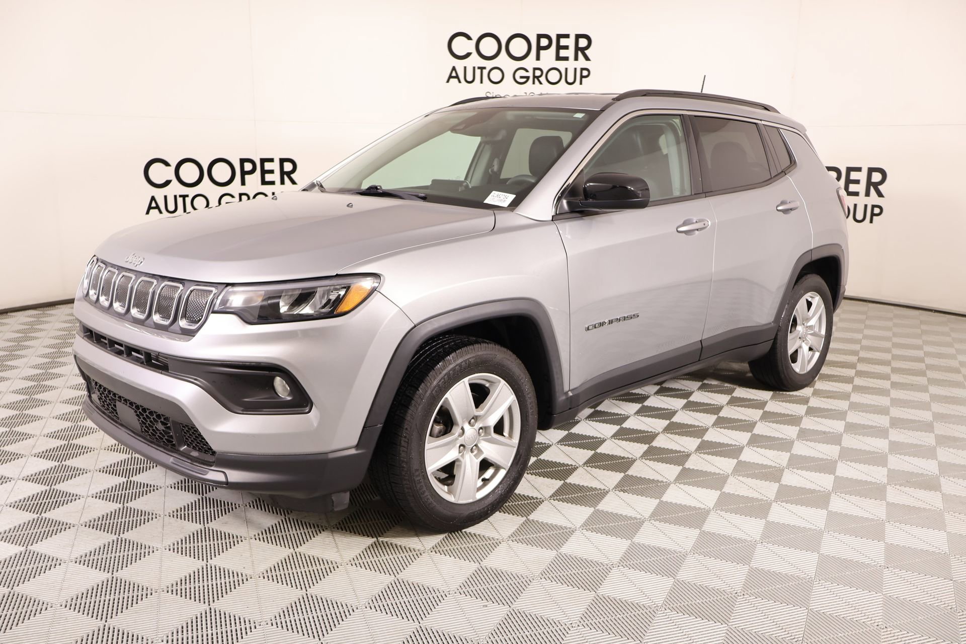 Used 2022 Jeep Compass Latitude image 9