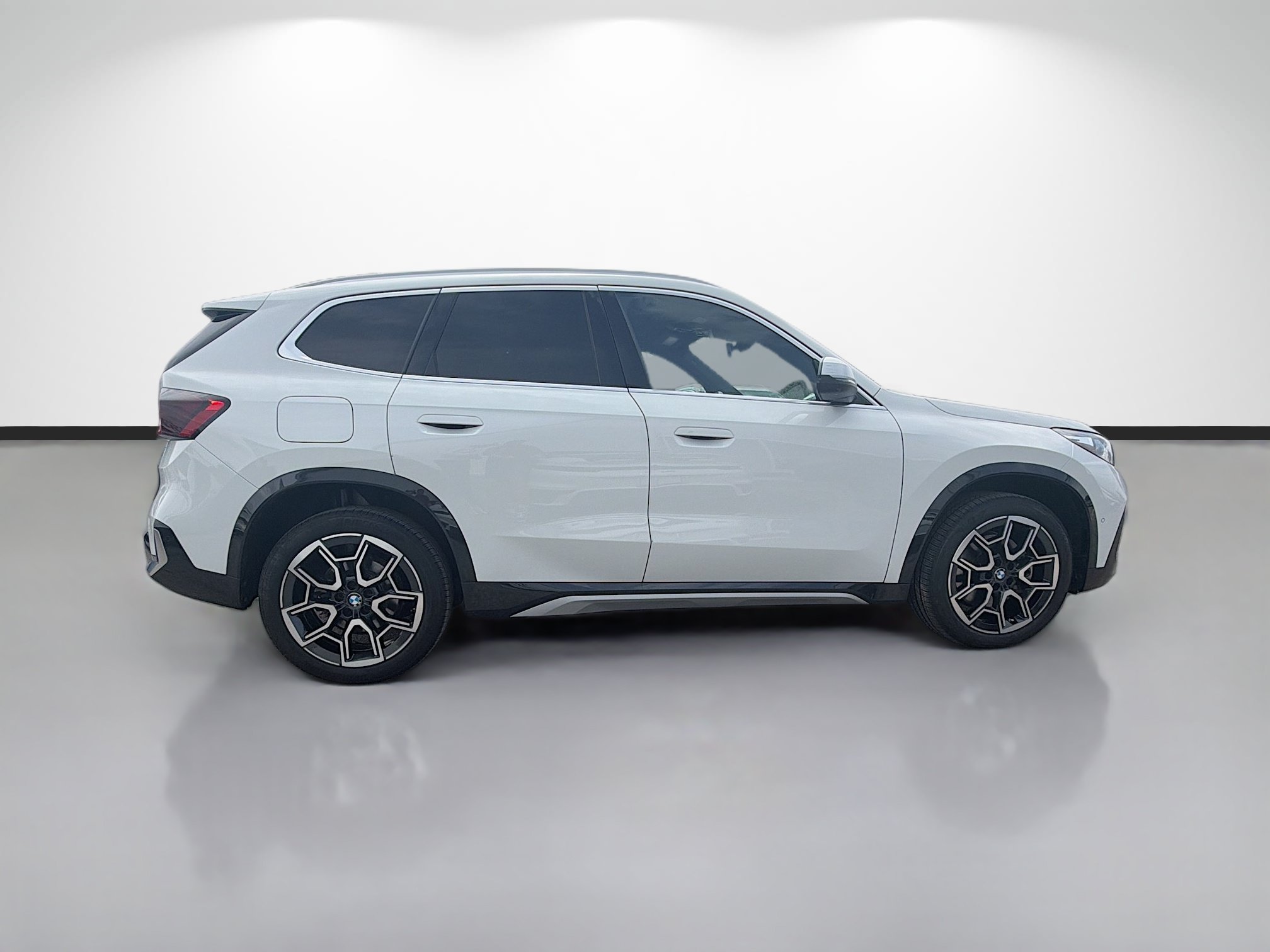 Used 2024 BMW X1 xDrive28i w/ Technology Package AWD/4WD image 2