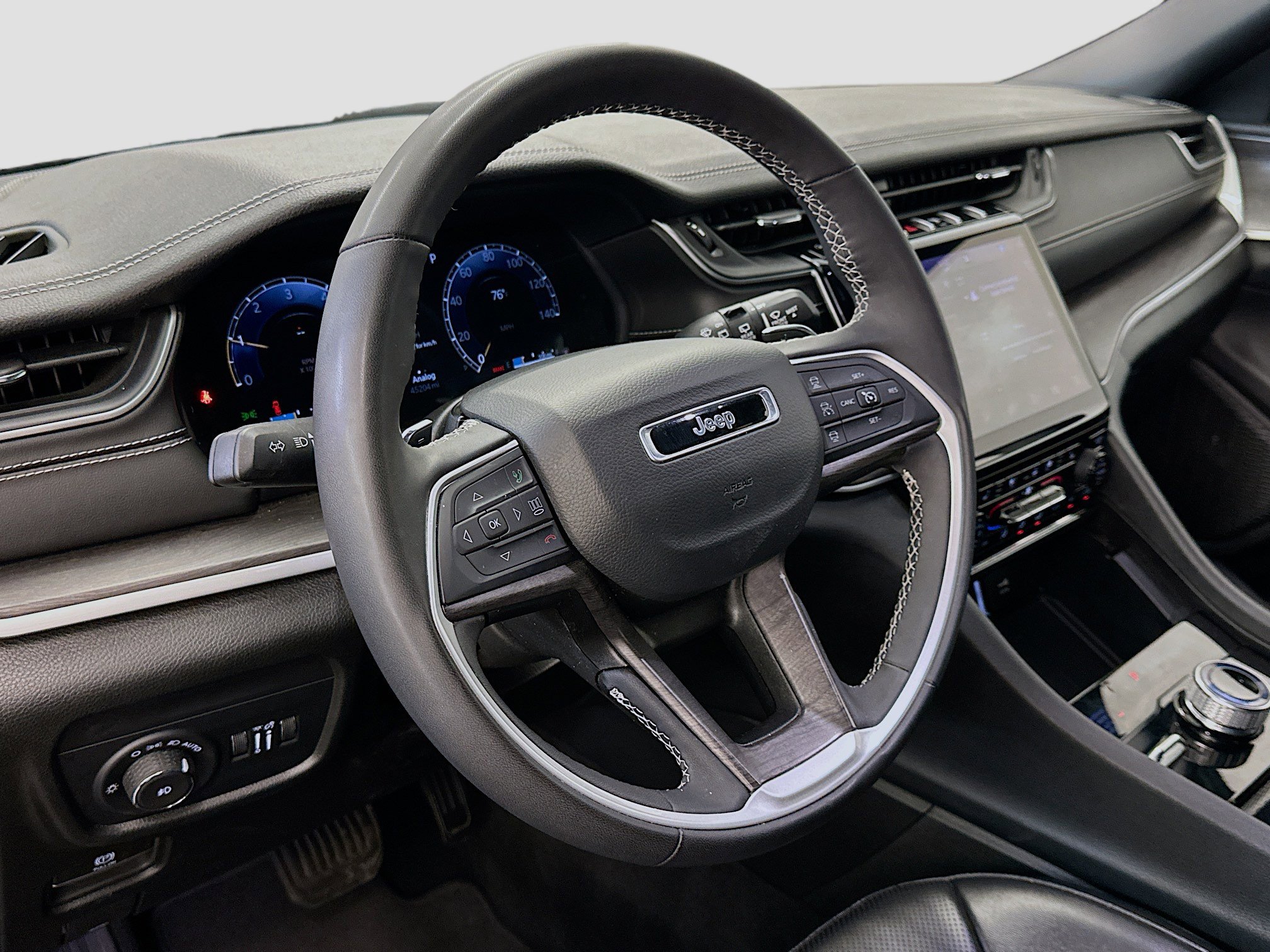 Used 2024 Jeep Grand Cherokee L Limited w/ Luxury Tech Group II AWD/4WD image 18