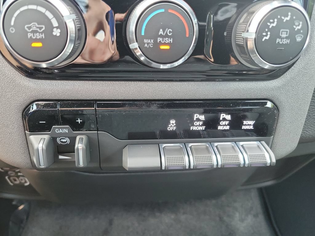 New 2026 RAM 1500 Express AWD/4WD image 26