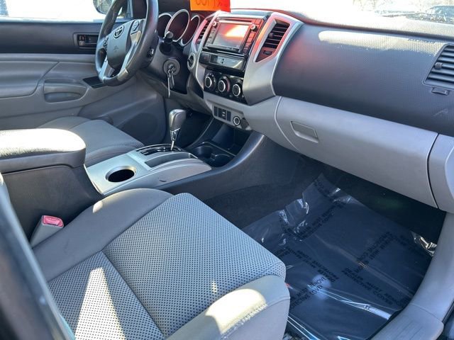 Used 2014 Toyota Tacoma 4x4 Access Cab V6 w/ TRD Sport Package image 12