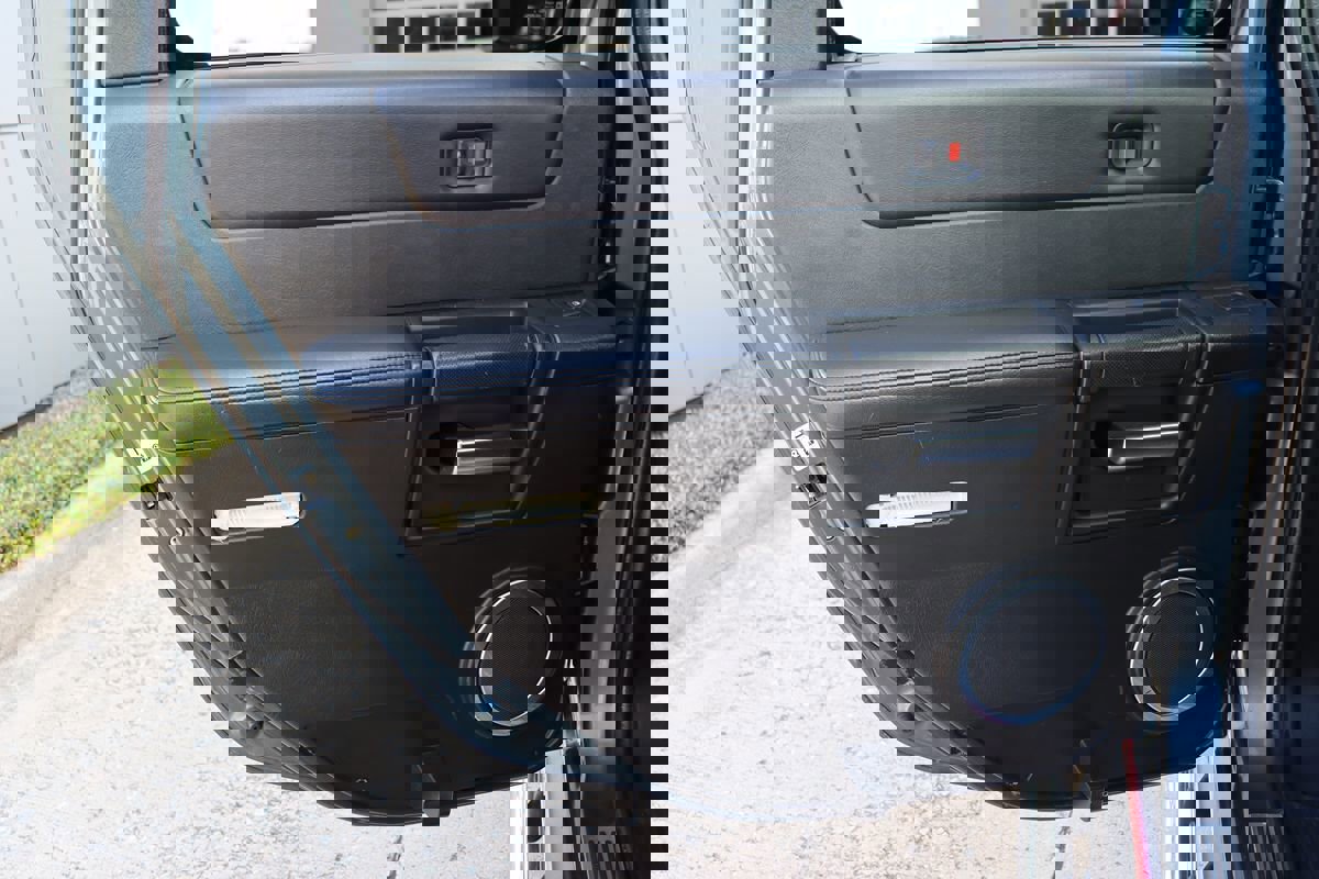 Used 2005 HUMMER H2 SUT w/ Preferred Equipment Group image 54