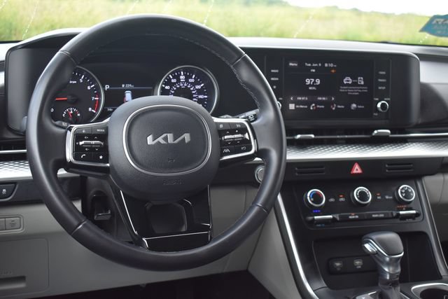 Used 2024 Kia Carnival LX FWD image 17