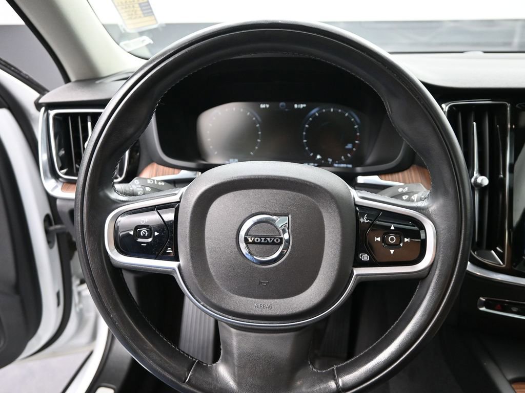 Used 2020 Volvo S60 T6 Momentum w/ Protection Package Premier image 10