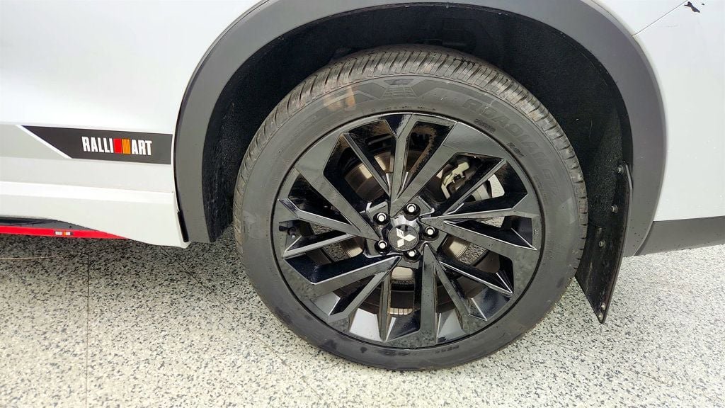 Used 2024 Mitsubishi Outlander SE Black Edition AWD/4WD image 9