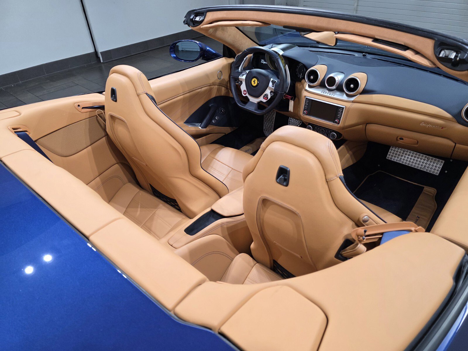 Used 2016 Ferrari California T image 24