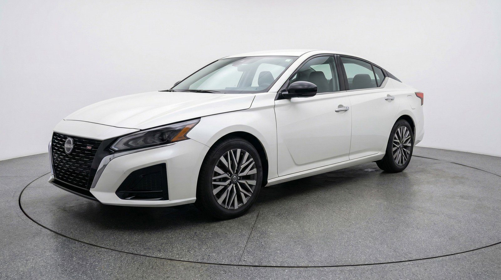 Used 2025 Nissan Altima 2.5 SV image 3