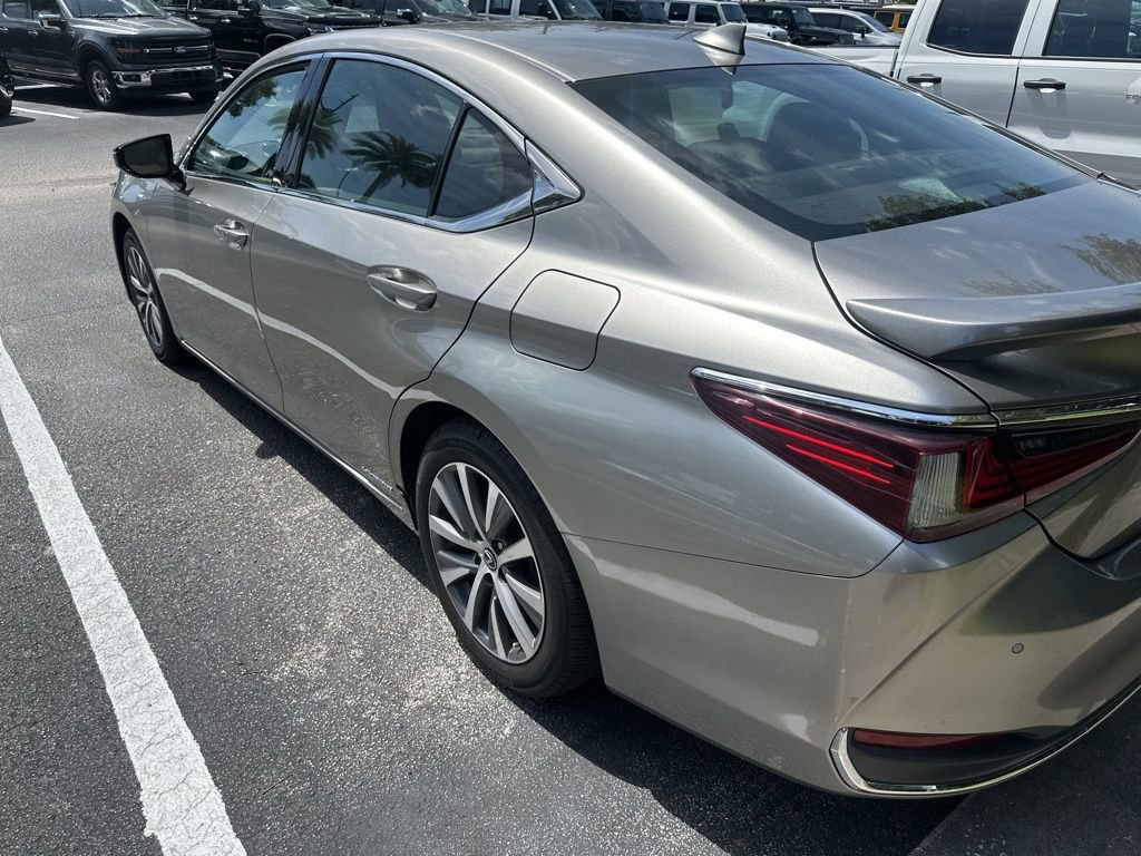Used 2021 Lexus ES 300h w/ Premium Package FWD image 4