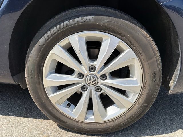 Used 2017 Volkswagen Golf S AWD/4WD image 23