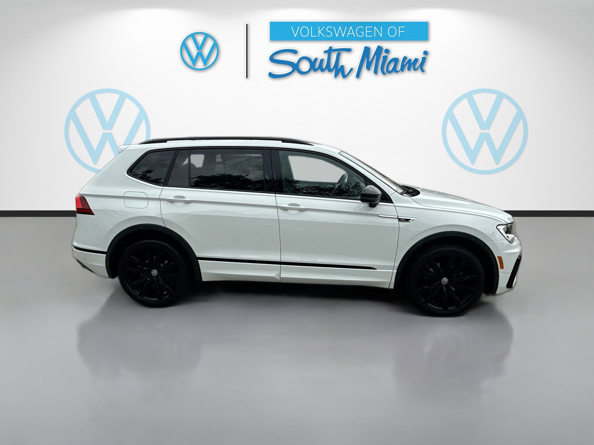 Certified 2020 Volkswagen Tiguan SE R-Line image 8