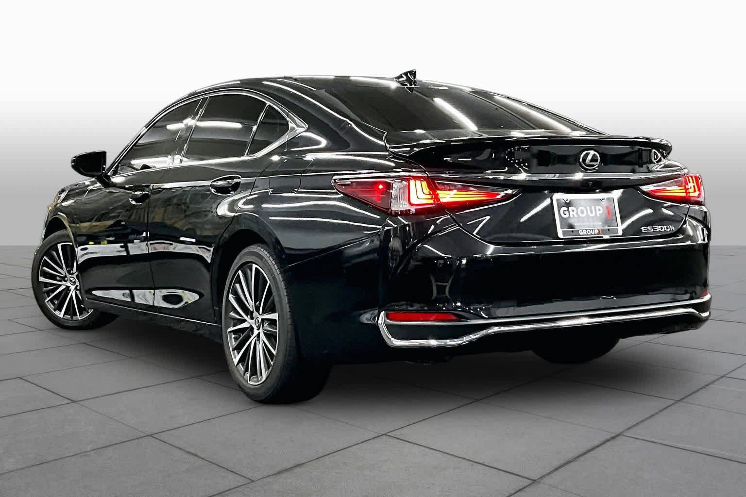 Used 2024 Lexus ES 300h w/ Premium Package FWD image 11