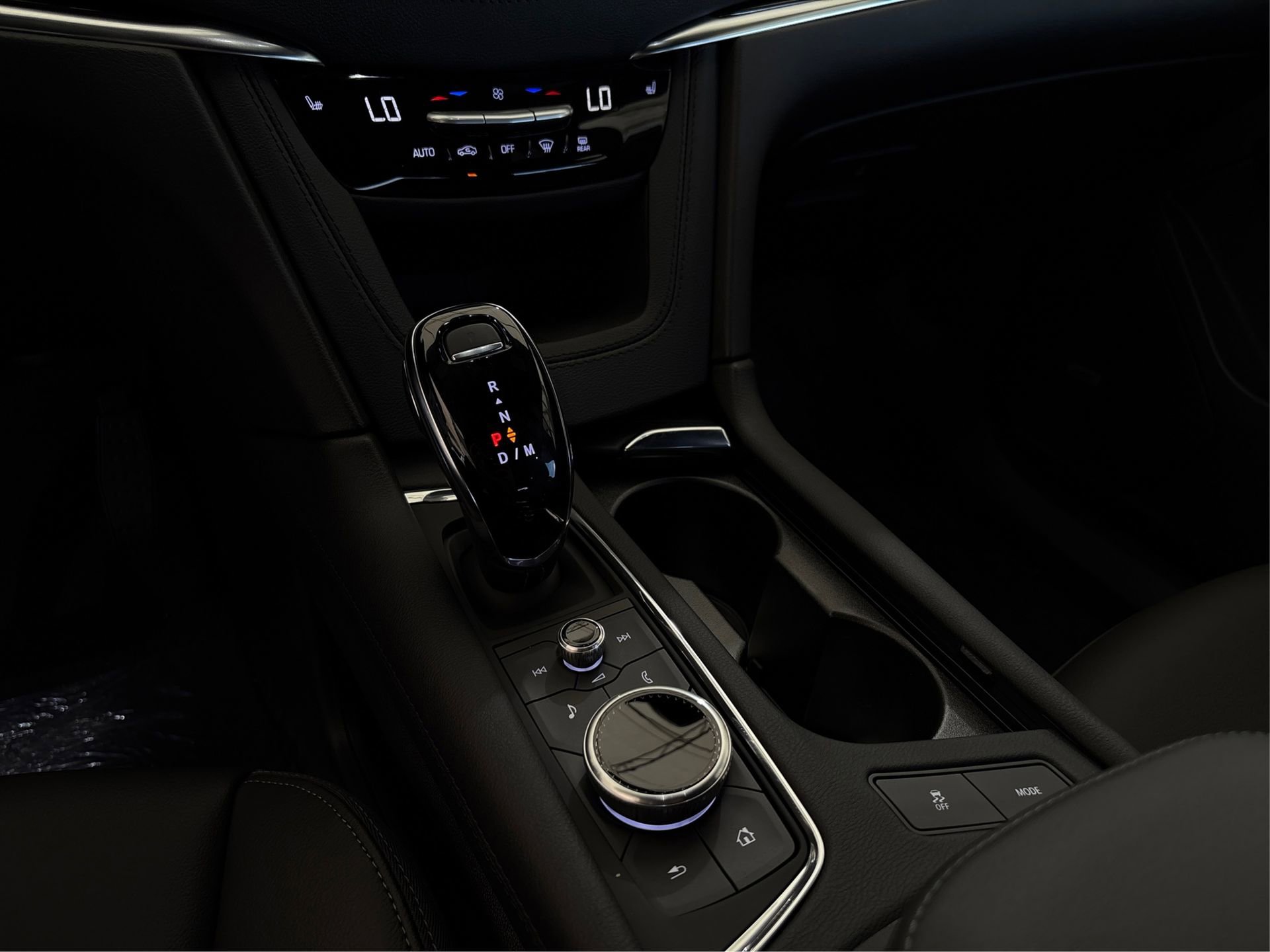 New 2025 Cadillac XT6 Luxury image 29