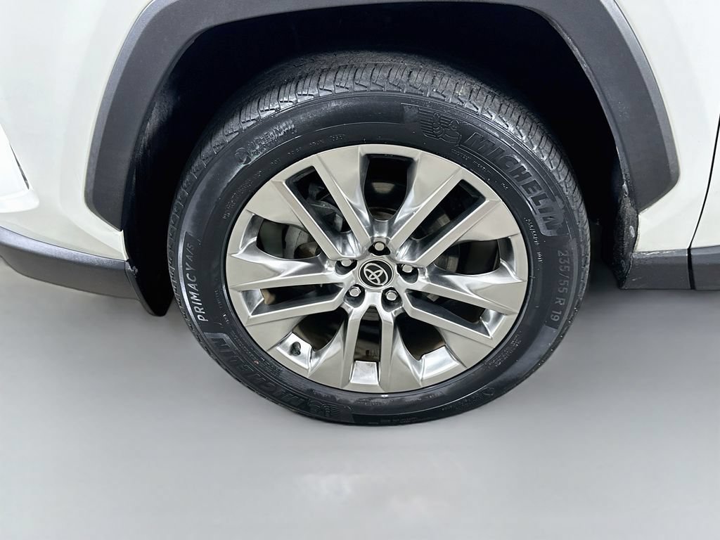 Used 2021 Toyota RAV4 XLE Premium FWD image 8