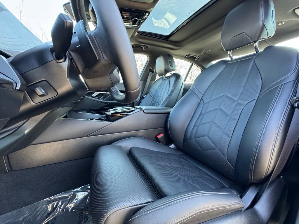 Certified 2025 BMW 530i xDrive AWD/4WD image 19