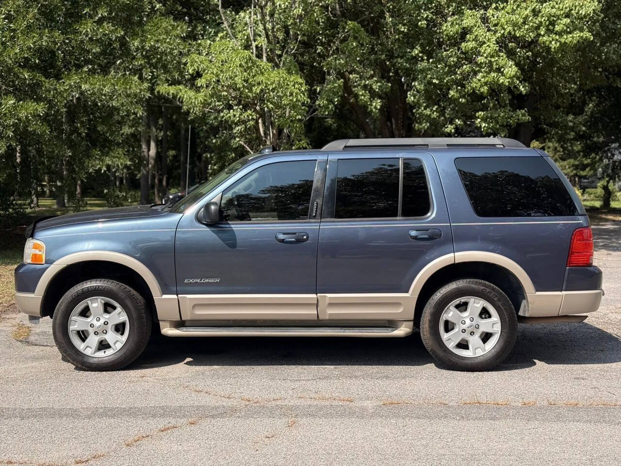 Used 2005 Ford Explorer Eddie Bauer RWD image 2