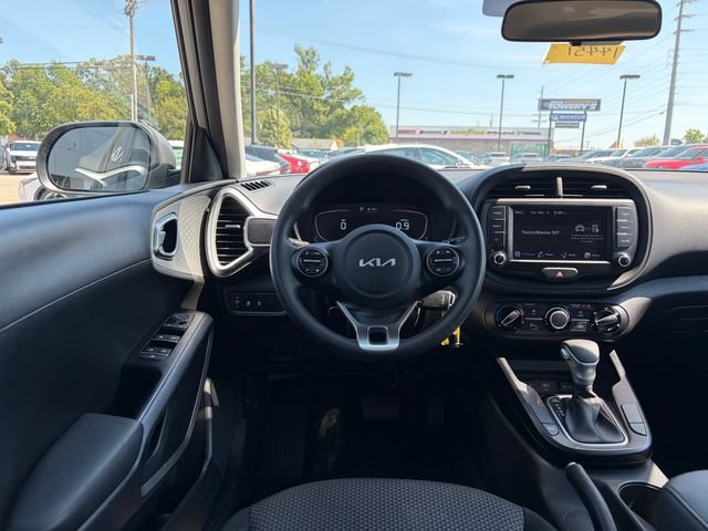 Certified 2023 Kia Soul LX w/ LX Technology Package FWD image 4