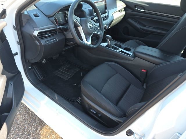 Used 2025 Nissan Altima 2.5 SV image 9